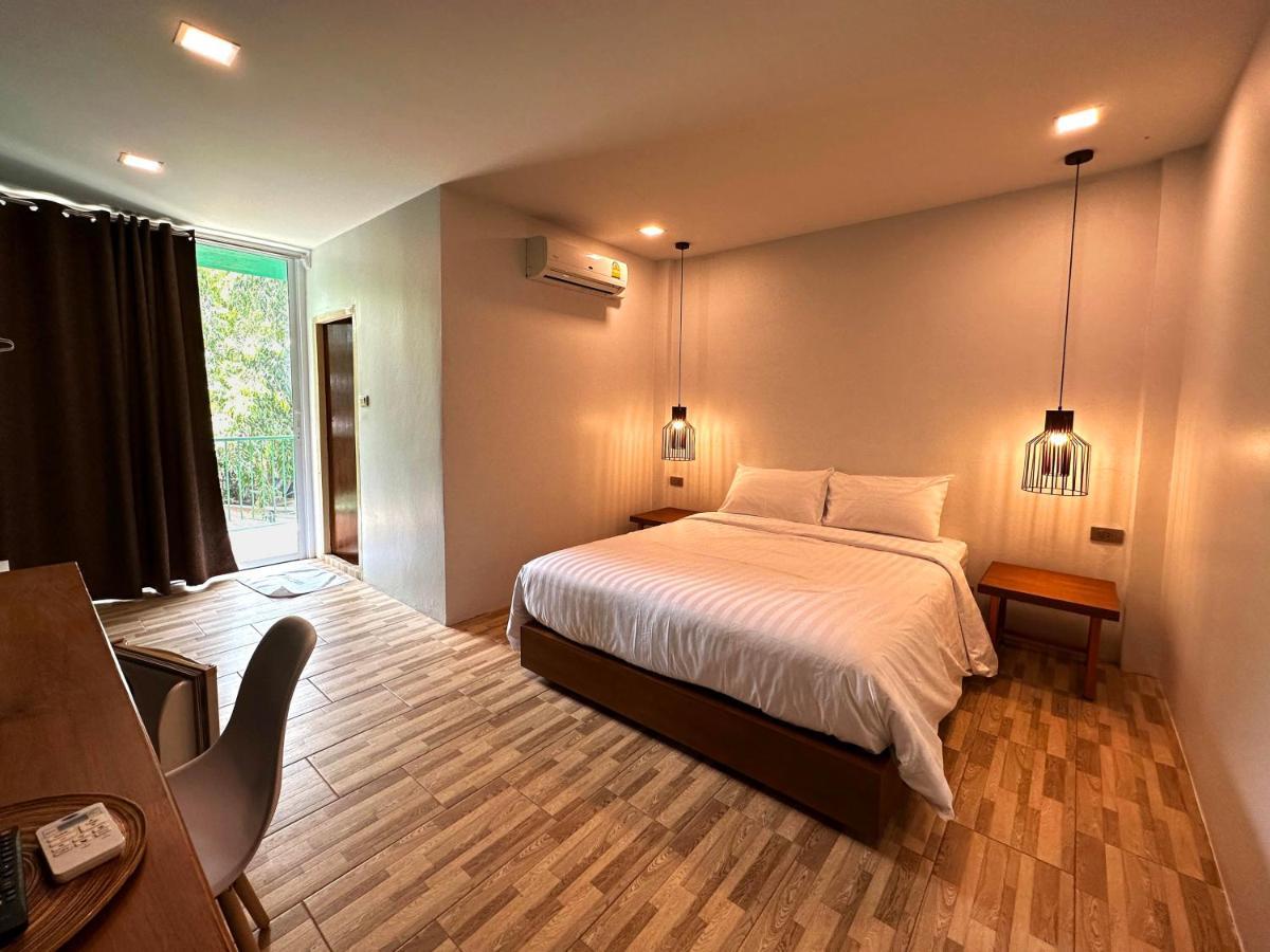 Plernpetch Hotel Surat Thani Eksteriør billede