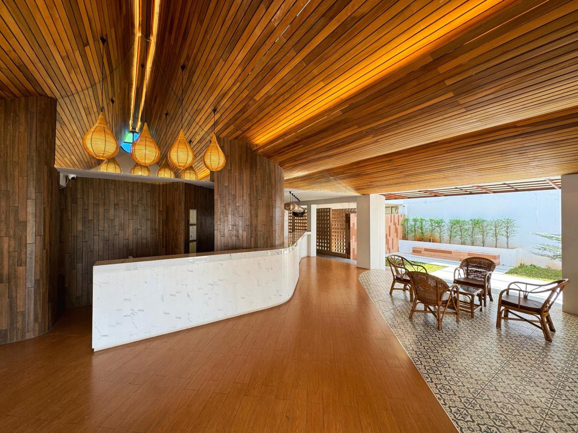 Plernpetch Hotel Surat Thani Eksteriør billede