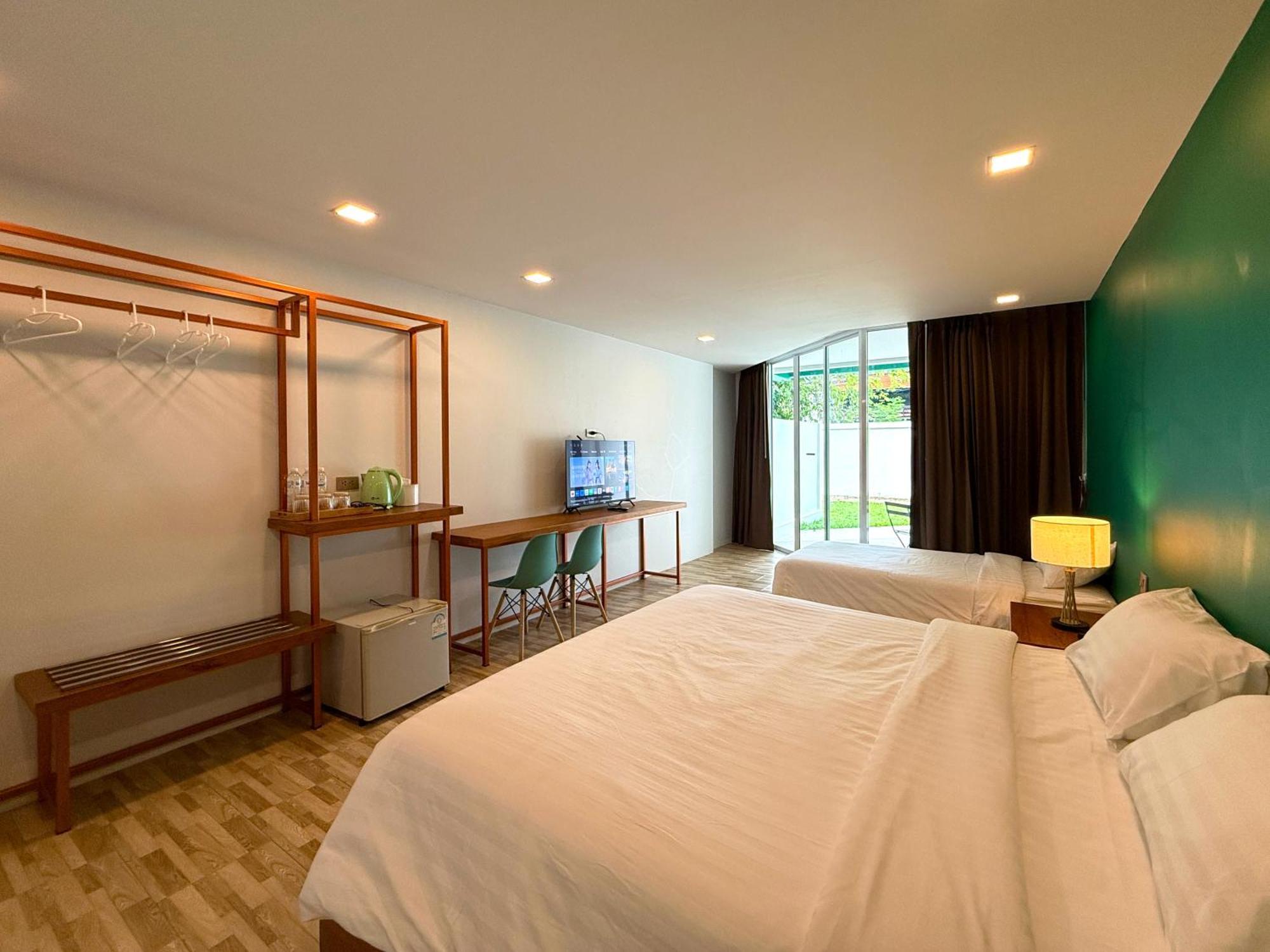 Plernpetch Hotel Surat Thani Eksteriør billede