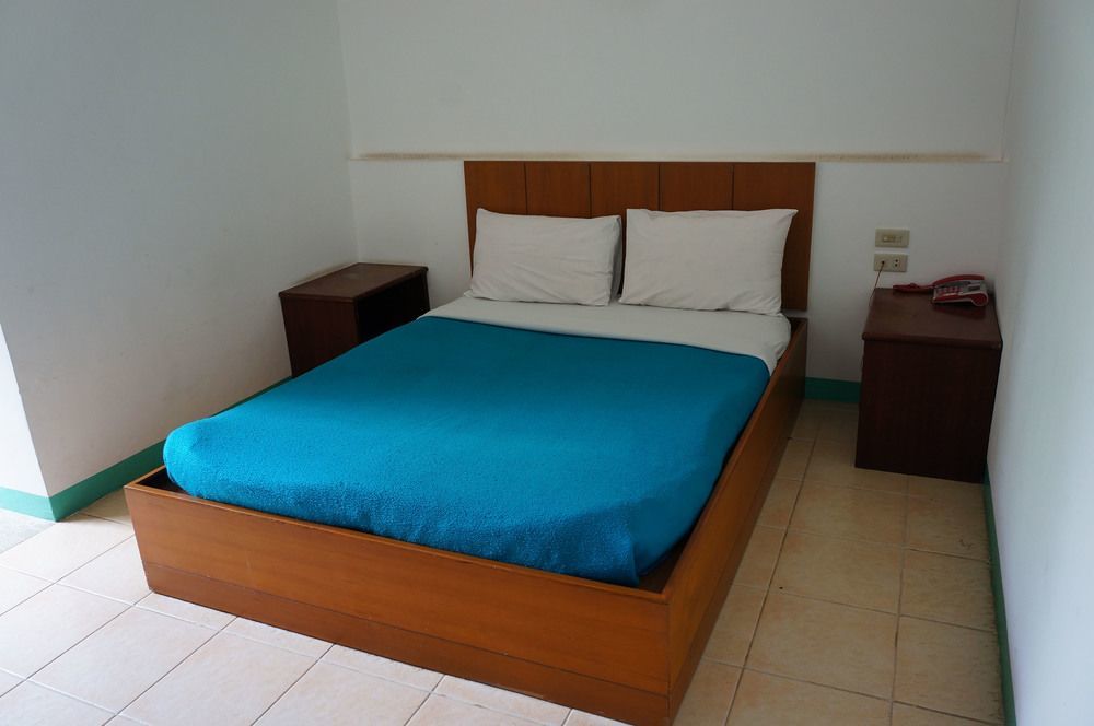 Plernpetch Hotel Surat Thani Eksteriør billede